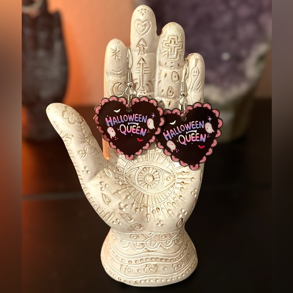 Halloween Queen Acrylic Heart Earrings - Picture 2 of 3